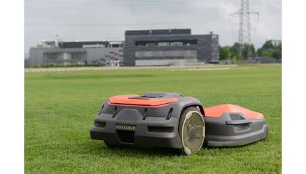Miért kerül 10 millió forintba egy professzionális robotfűnyíró? - Husqvarna CEORA 544 EPOS