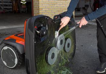 Ceora 544 EPOS robotfűnyíró  + Razor 43M vágóasztal +  CS4 töltőállomás 9.Kép