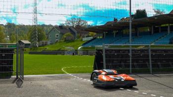 Ceora 544 EPOS robotfűnyíró  + Razor 43M vágóasztal +  CS4 töltőállomás 11.Kép