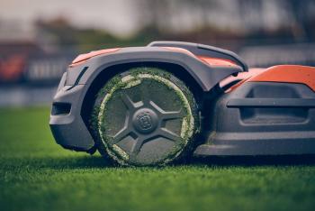 Ceora 544 EPOS robotfűnyíró  + Razor 43M vágóasztal +  CS4 töltőállomás 7.Kép