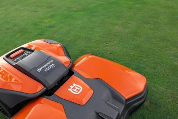 Ceora 544 EPOS robotfűnyíró  + Razor 43M vágóasztal +  CS4 töltőállomás 8.Kép