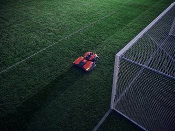 Ceora 546 EPOS robotfűnyíró  + Razor 43M vágóasztal + CS4 töltőállomás 4.Kép