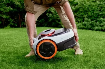 i210E AWD robotfűnyíró  (MOST AJÁNDÉK GARÁZZSAL) 5.Kép